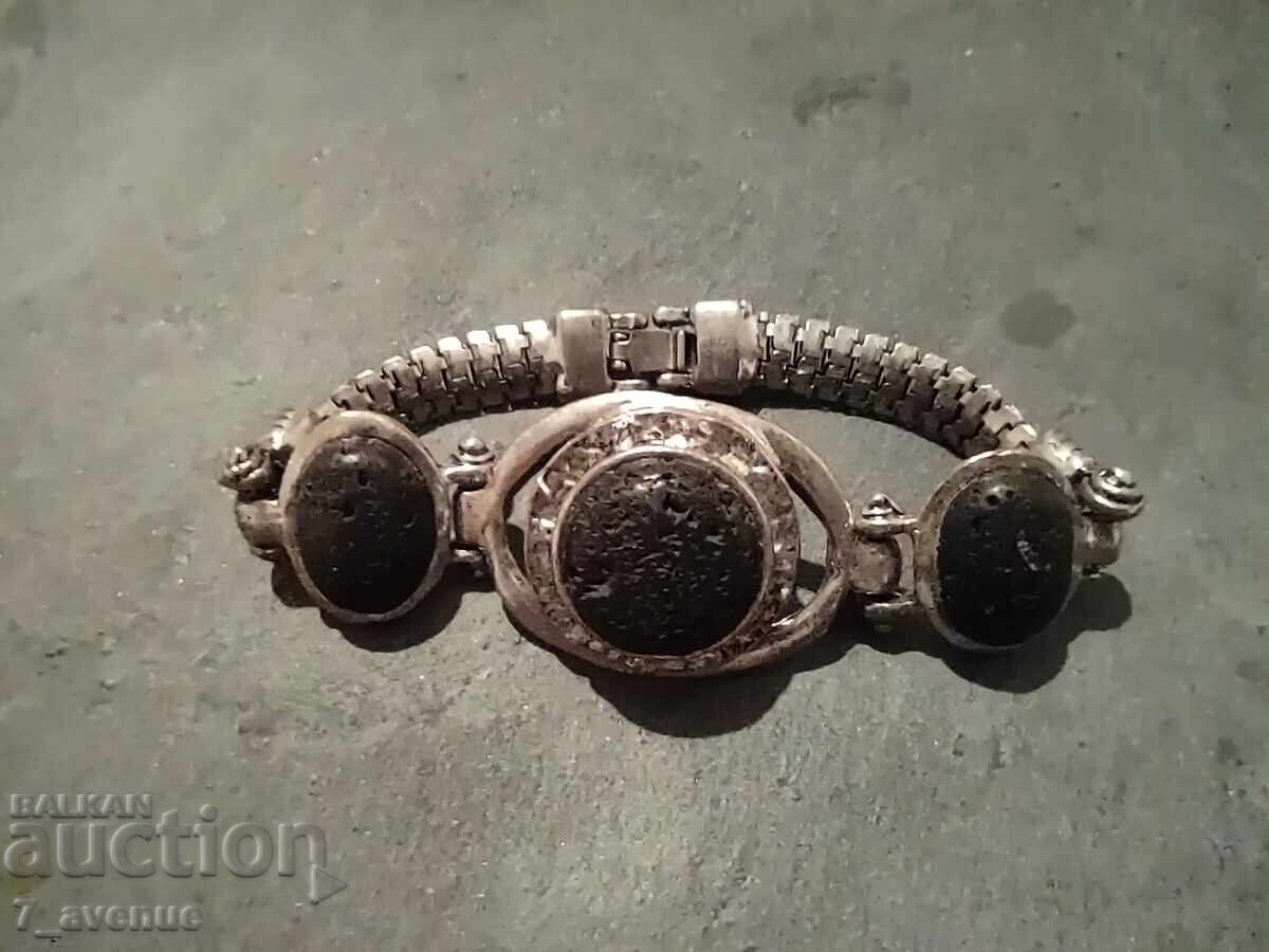 Стара гривна с лава  камъни 3.12.25