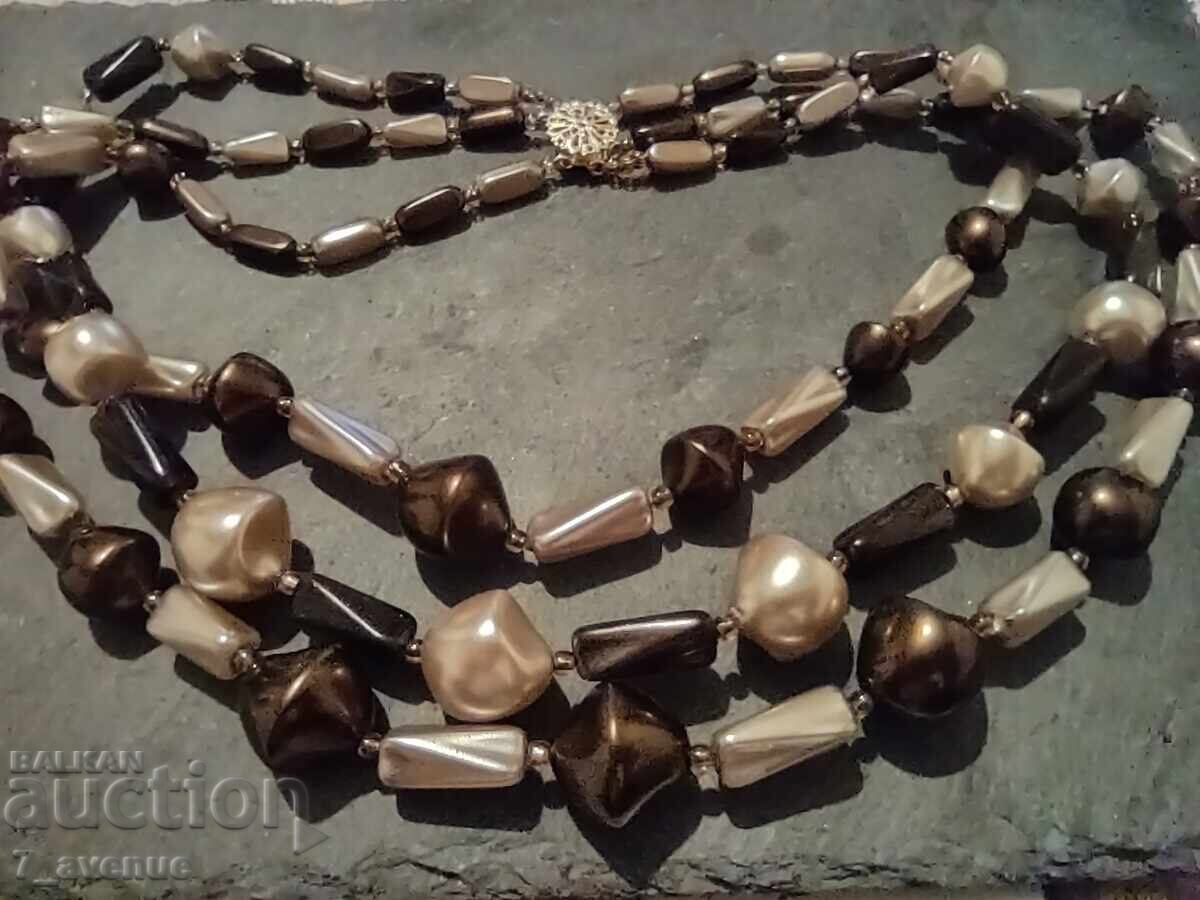 Colier, bijuterie veche, colan Polonia, anii '70 3.12.25 cu preț 199.00 BGN | € 101.75