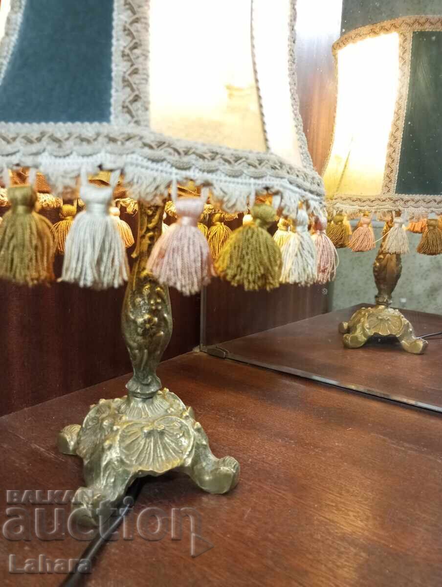 Licitație Lampă de noapte veche cu abajur original Licitație Lampă de noapte veche cu abajur original