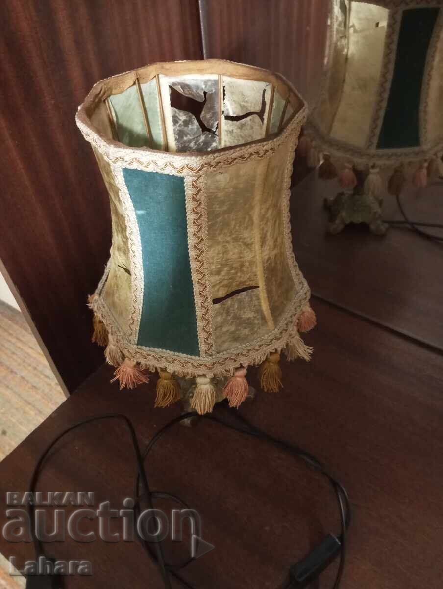 Livrarea Lampă de noapte veche cu abajur original Livrarea Lampă de noapte veche cu abajur original