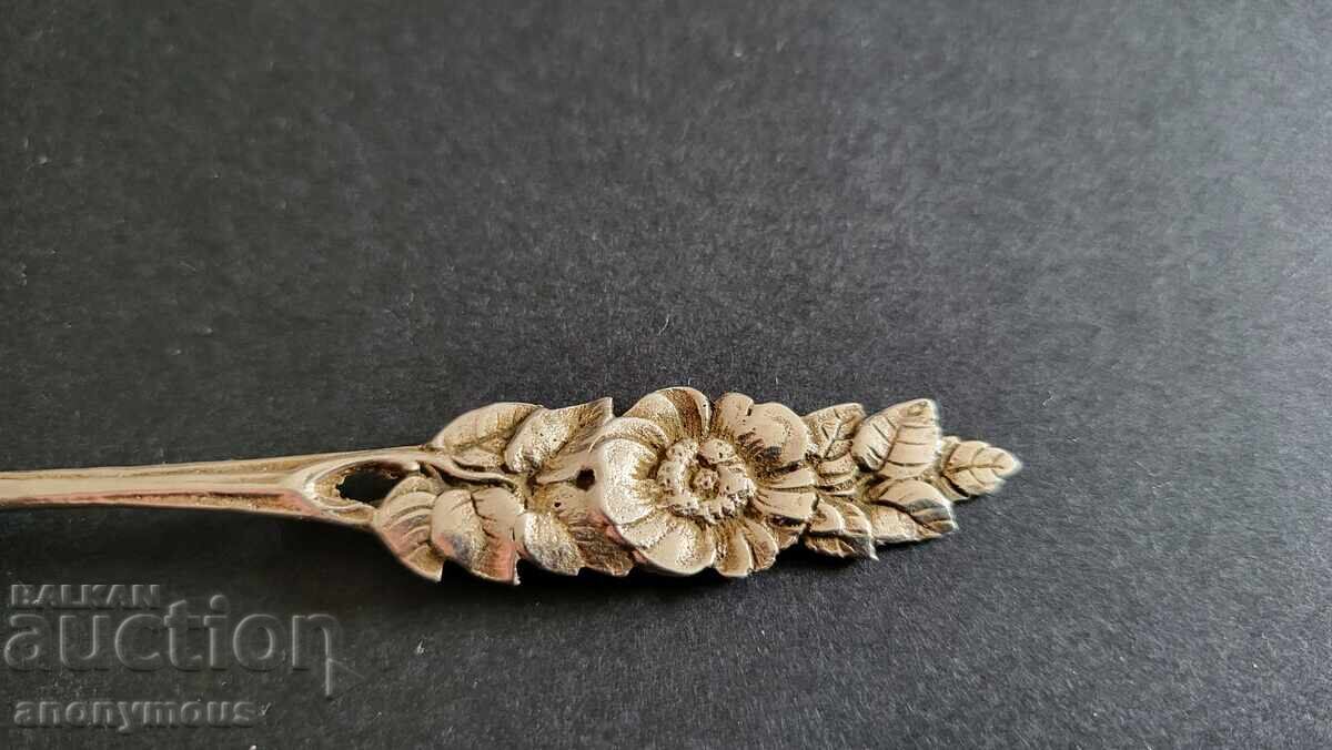 Σουηδική όμορφη ασημένια κουτάλα με σήματα με τιμή 170.00 BGN | € 86.92 Σουηδική όμορφη ασημένια κουτάλα με σήματα με τιμή 170.00 BGN | € 86.92