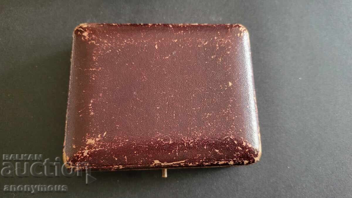 Стар сребърен джобен часовник Швейцария с кутия с цена 155.00 лв. | € 79.25