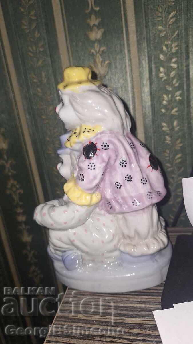 Collectible porcelain clown figure with price 25.00 BGN | € 12.78