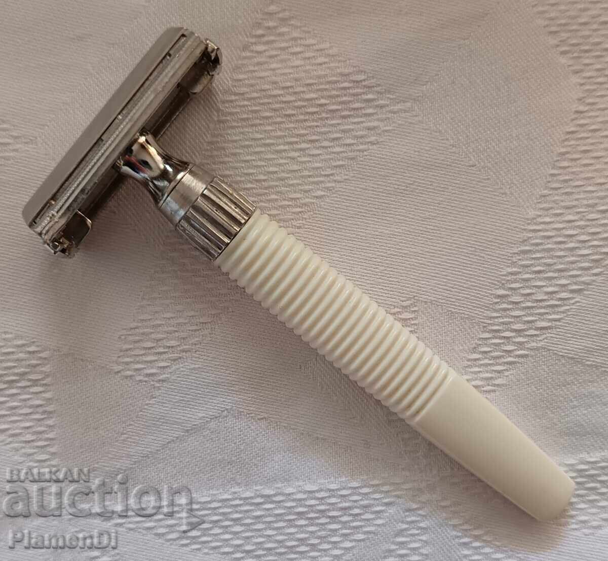 Винтидж самобръсначка Gillette Slim Twist.