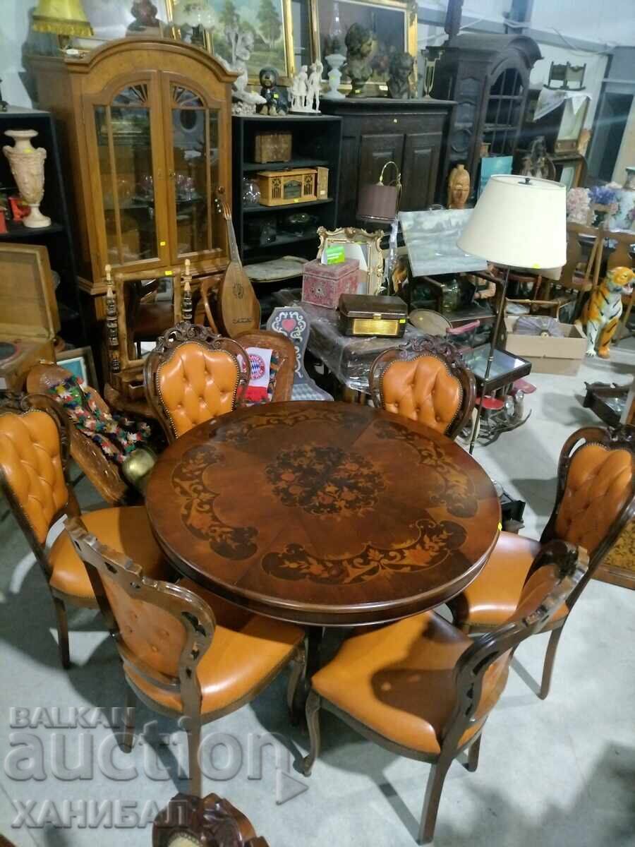 BEAUTIFUL TABLE WITH SIX BAROQUE CHAIRS
