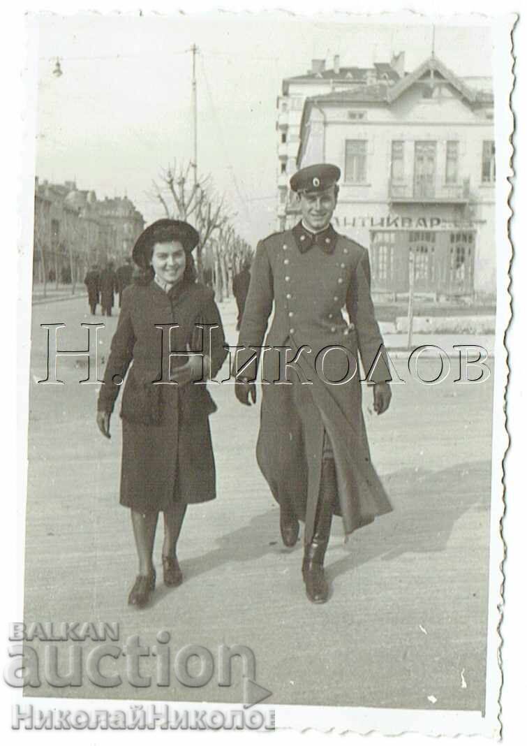 1941 SMALL OLD PHOTO SOFIA MILITARY MAN WITH HIS WIFE E657