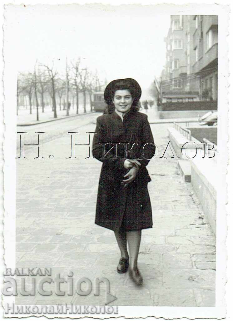 1941 SMALL OLD PHOTO SOFIA YOUNG WOMAN ON A WALK E658