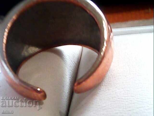 Licitație un inel Licitație un inel