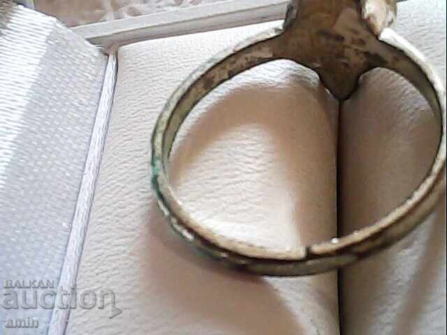 Auction a ring Auction a ring