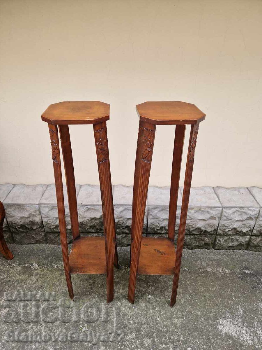 Чифт чудесни антикварни дървени високи масички цветарници с цена € 151.34 | 296.00 лв.