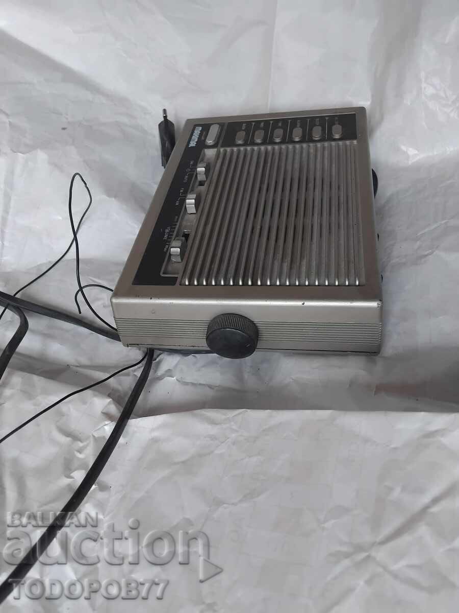 Livrarea Radio vechi cu ceas cu alarmă
