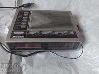 Старо радио с алармен часовник