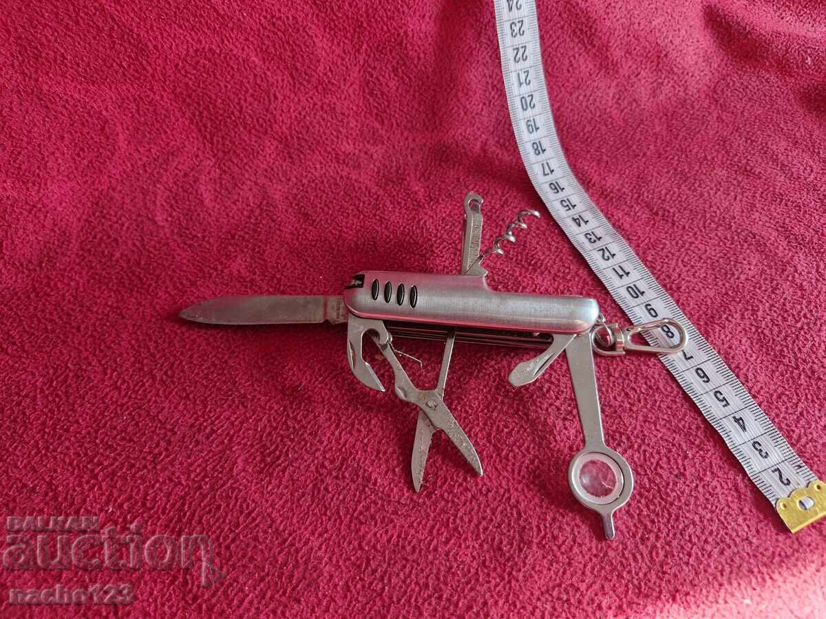 Multifunctional pocket knife