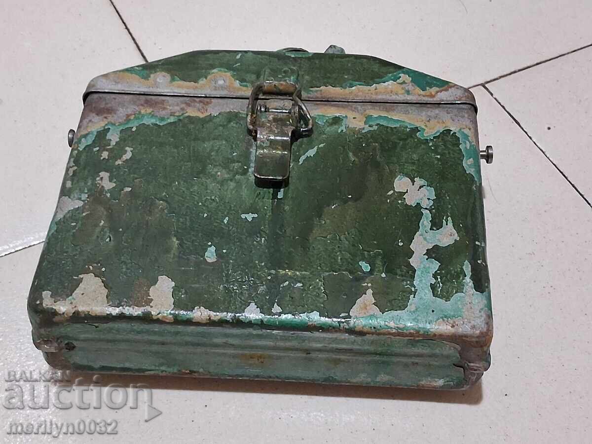 Армейска метална кутия с акумулатор сандъче WW2 с цена 69.00 лв. | € 35.28 Армейска метална кутия с акумулатор сандъче WW2 с цена 69.00 лв. | € 35.28