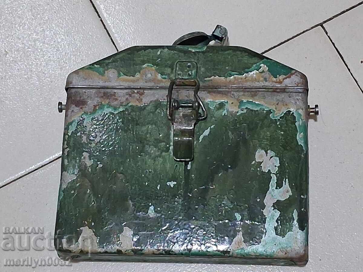 Доставка на Армейска метална кутия с акумулатор сандъче WW2 Доставка на Армейска метална кутия с акумулатор сандъче WW2