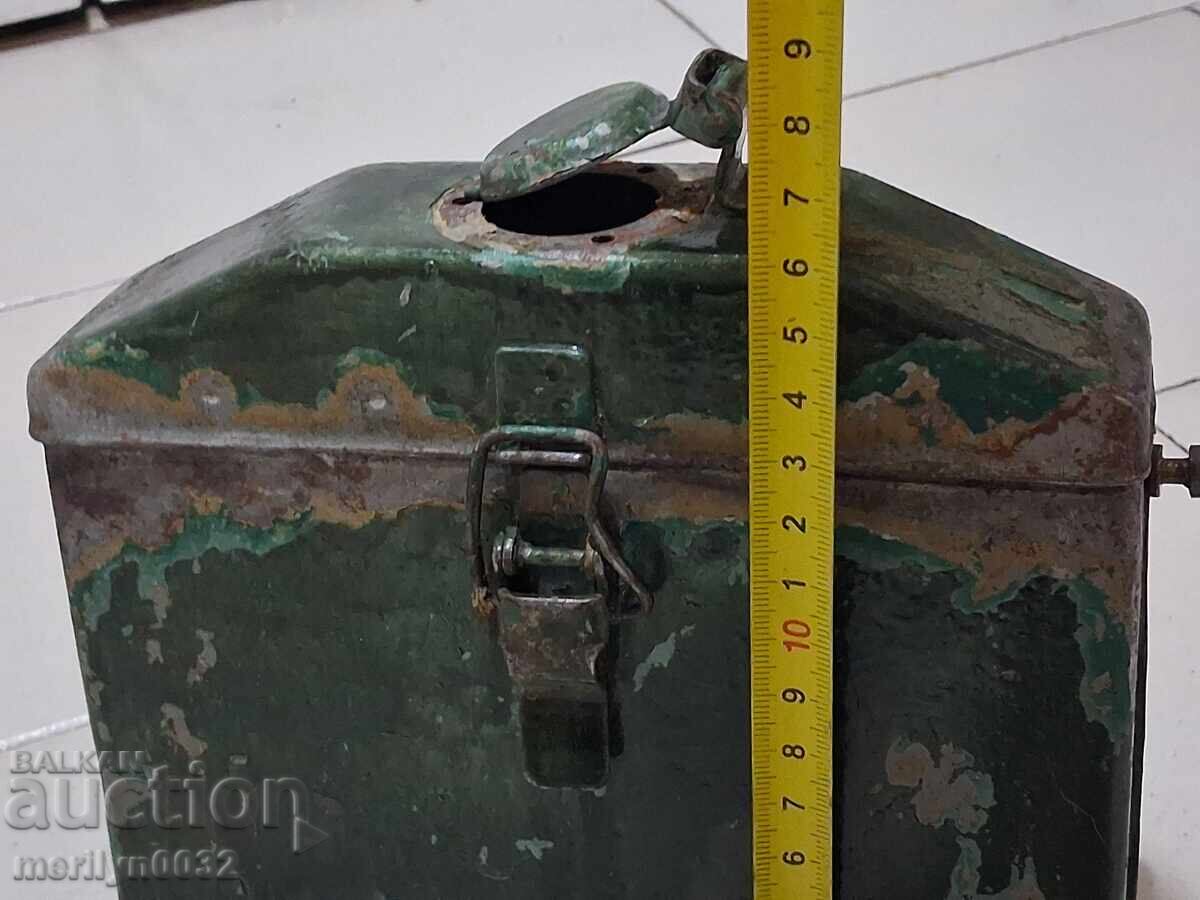 Армейска метална кутия с акумулатор сандъче WW2 - 6 Армейска метална кутия с акумулатор сандъче WW2 - 6