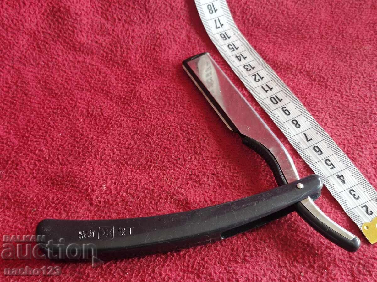 Razor with price 15.00 BGN | € 7.67