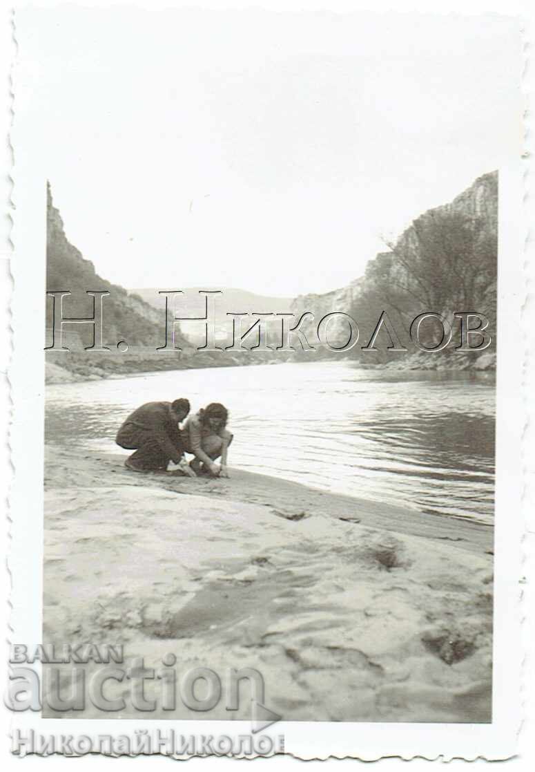 1943 МАЛКА СТАРА СНИМКА В. ТЪРНОВО ВОЕНЕН КРАЙ ЯНТРА Е666 1943 МАЛКА СТАРА СНИМКА В. ТЪРНОВО ВОЕНЕН КРАЙ ЯНТРА Е666