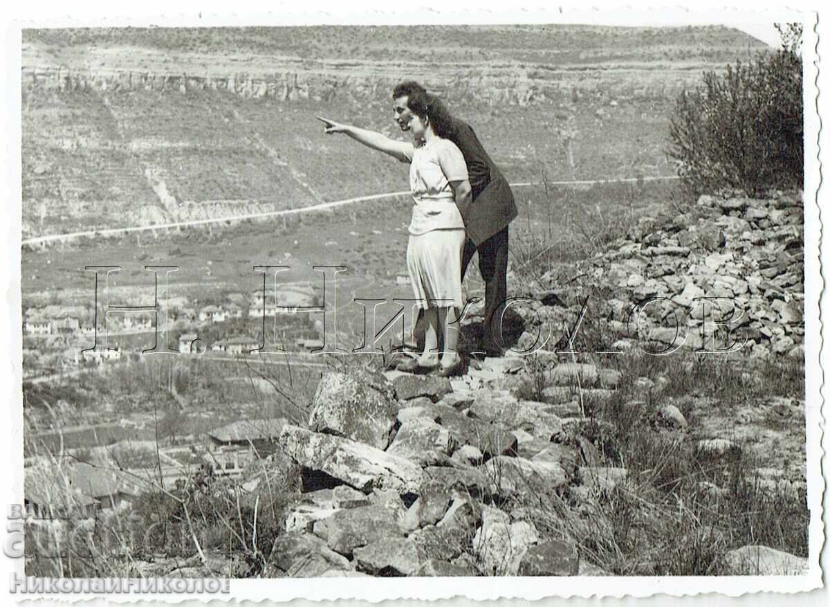 1943 Old Photo Veliko Tarnovo Soldier with His Wife E669