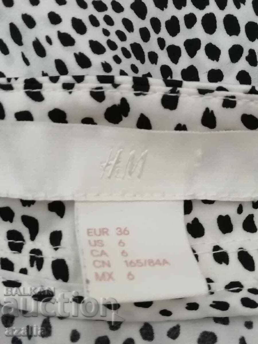 Licitație Geacă de damă mărimea 42 Licitație Geacă de damă mărimea 42