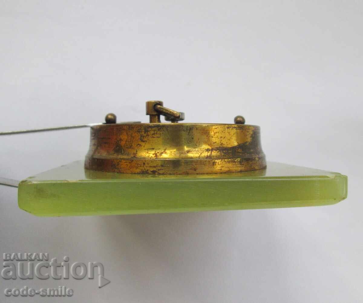 Аукцион Интересен стар настолен преносим часовник от Алабастър Аукцион Интересен стар настолен преносим часовник от Алабастър