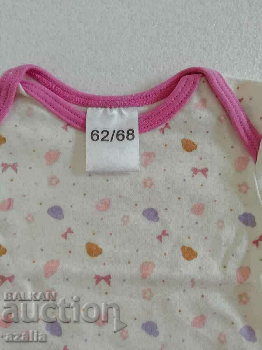 4 body pentru bebelusi cu preț 14.00 BGN | € 7.16