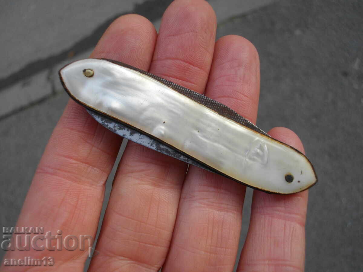 CUIT DE BUZUUNAR DE COLECȚIE CUIT DE BUZUUNAR DE COLECȚIE