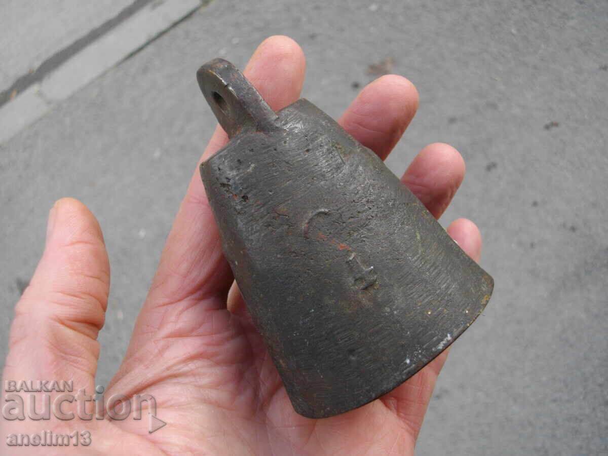 UN BRONZ VECHI UN BRONZ VECHI