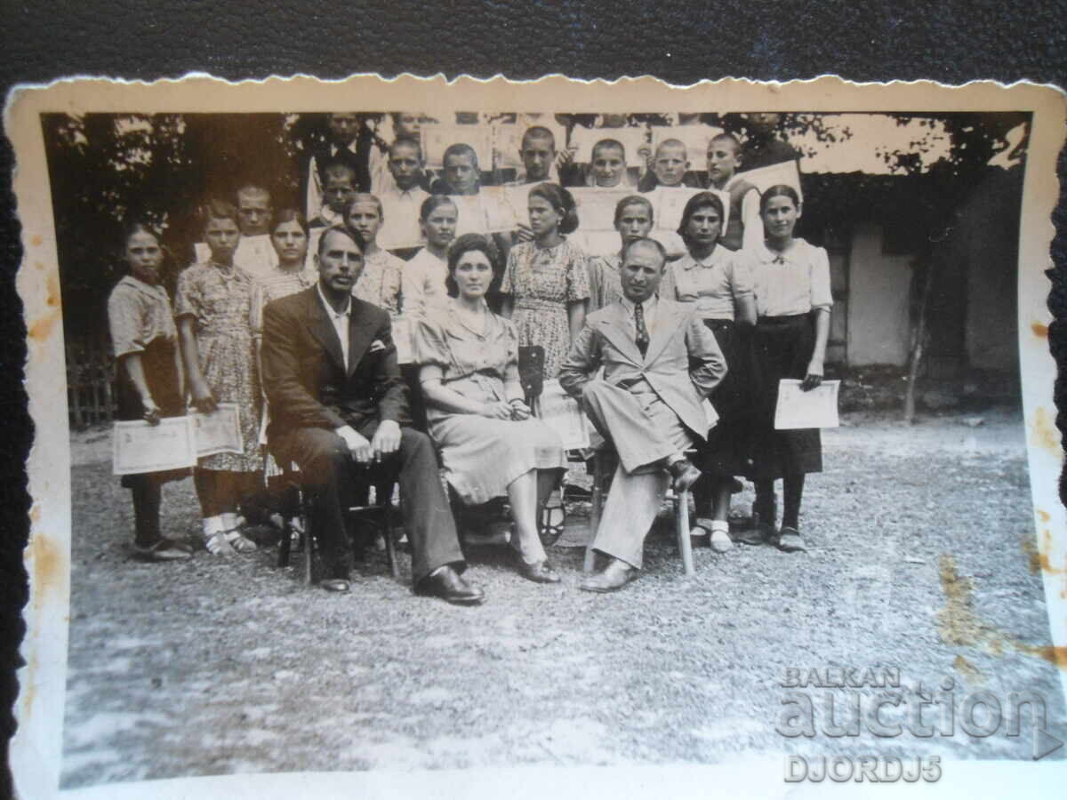 s. Veselinovo, Preslav, absolvenții clasei a III-a, 1941/42