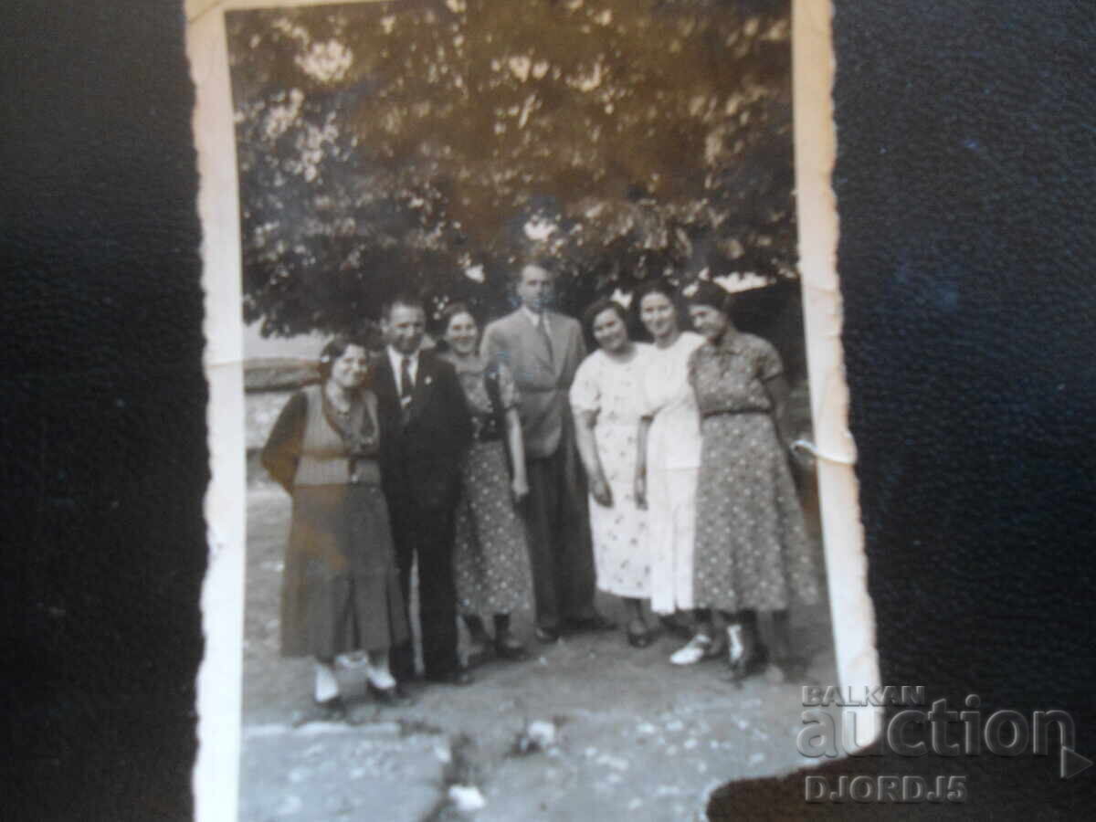 Fotografie veche, Învățători în satul Veselinovo, 30.V.193...an