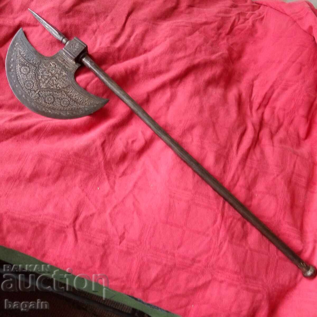 Доставка на Дервишка бойна брадва със сребърна инкрустация.