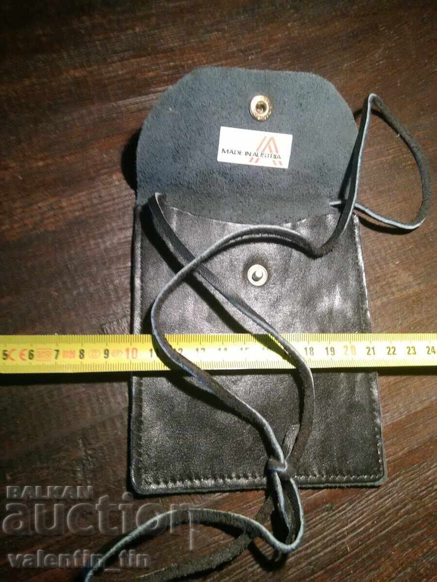 Δημοπρασία Δερμάτινο πορτοφόλι λαιμού Δημοπρασία Δερμάτινο πορτοφόλι λαιμού