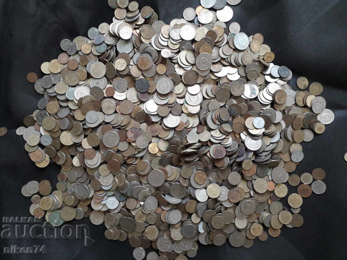 1 kilogram of coins, mainly Yugoslavia