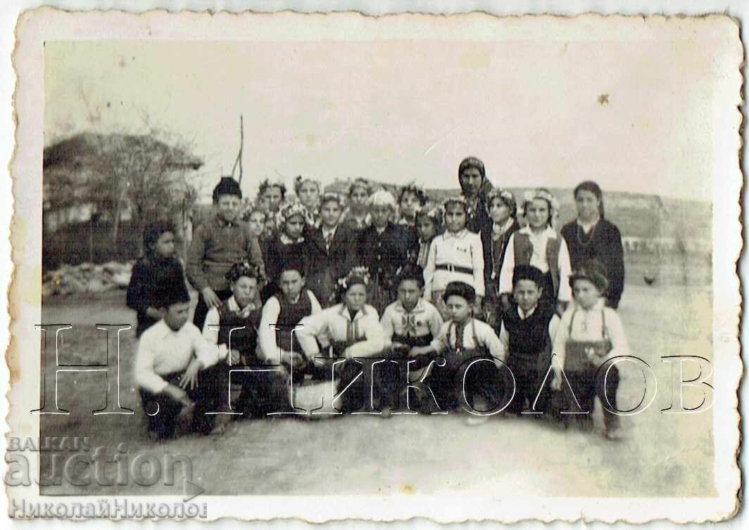 1942 FOTOGRAFIE MICĂ VECHE MIHALCI SĂRBĂTOARE LĂZĂRIT E683