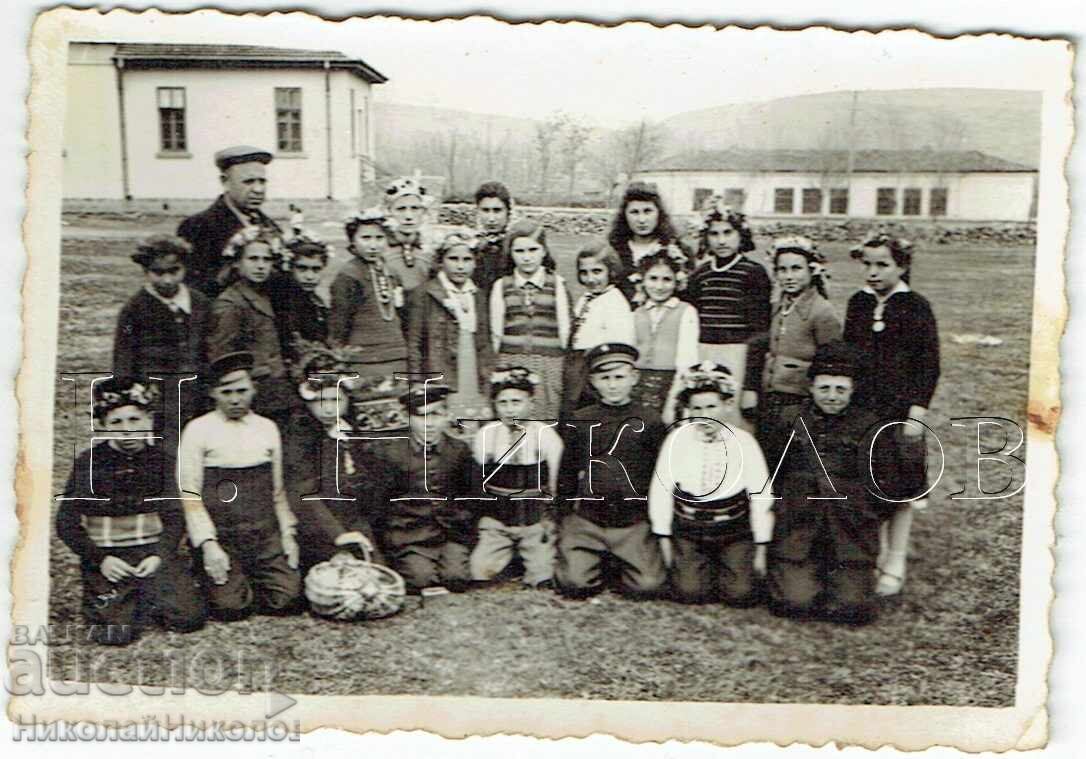 1942 МАЛКА СТАРА СНИМКА МИХАЛЦИ ПРАЗНУВАНЕ ЛАЗАРОВДЕН Е684