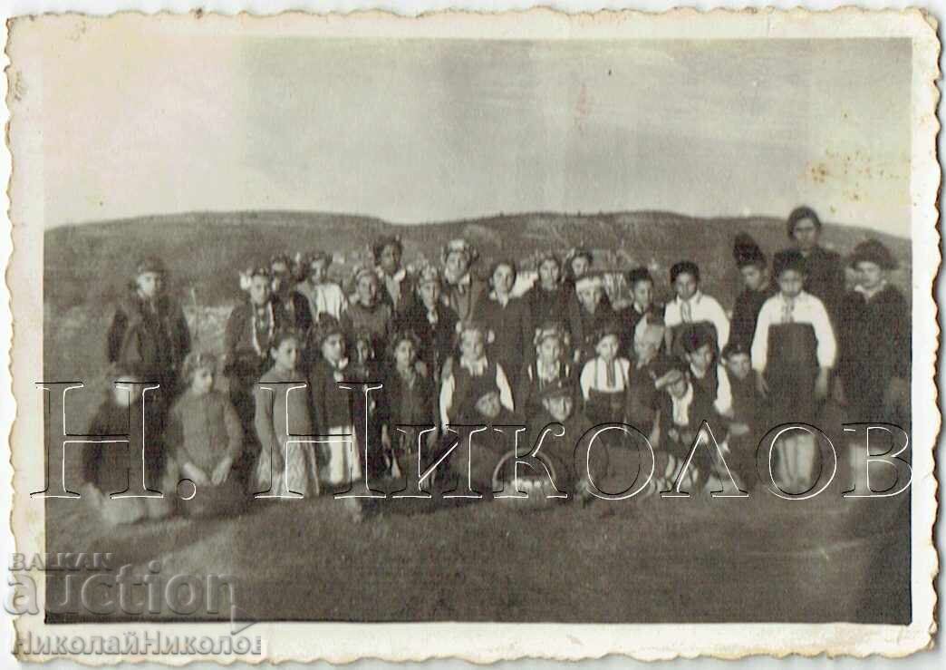 1942 FOTOGRAFIE MICĂ VECHE MIHALCI SĂRBĂTOARE LĂZĂRIT E685