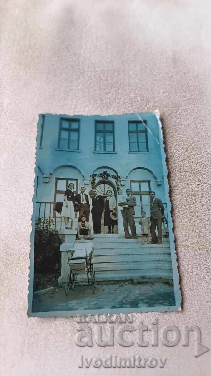 Snimka Sofiya Mŭzhe zheni i detsa na stŭlbi Snimka Sofiya Mŭzhe zheni i detsa na stŭlbi