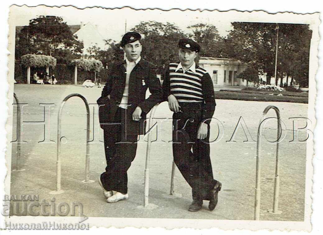 1949 МАЛКА СТАРА СНИМКА ВАРНА МОРСКАТА ГРАДИНА Е695