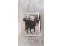 Φωτογραφία Σοφία Τρία νεαρά κορίτσια σε μια βόλτα