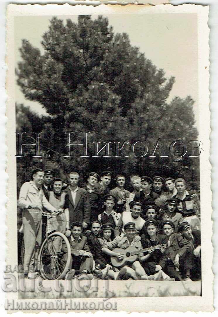 1950 МАЛКА СТАРА СНИМКА ВАРНА ТРАКАТА ГИМНАЗИСТИ Е705