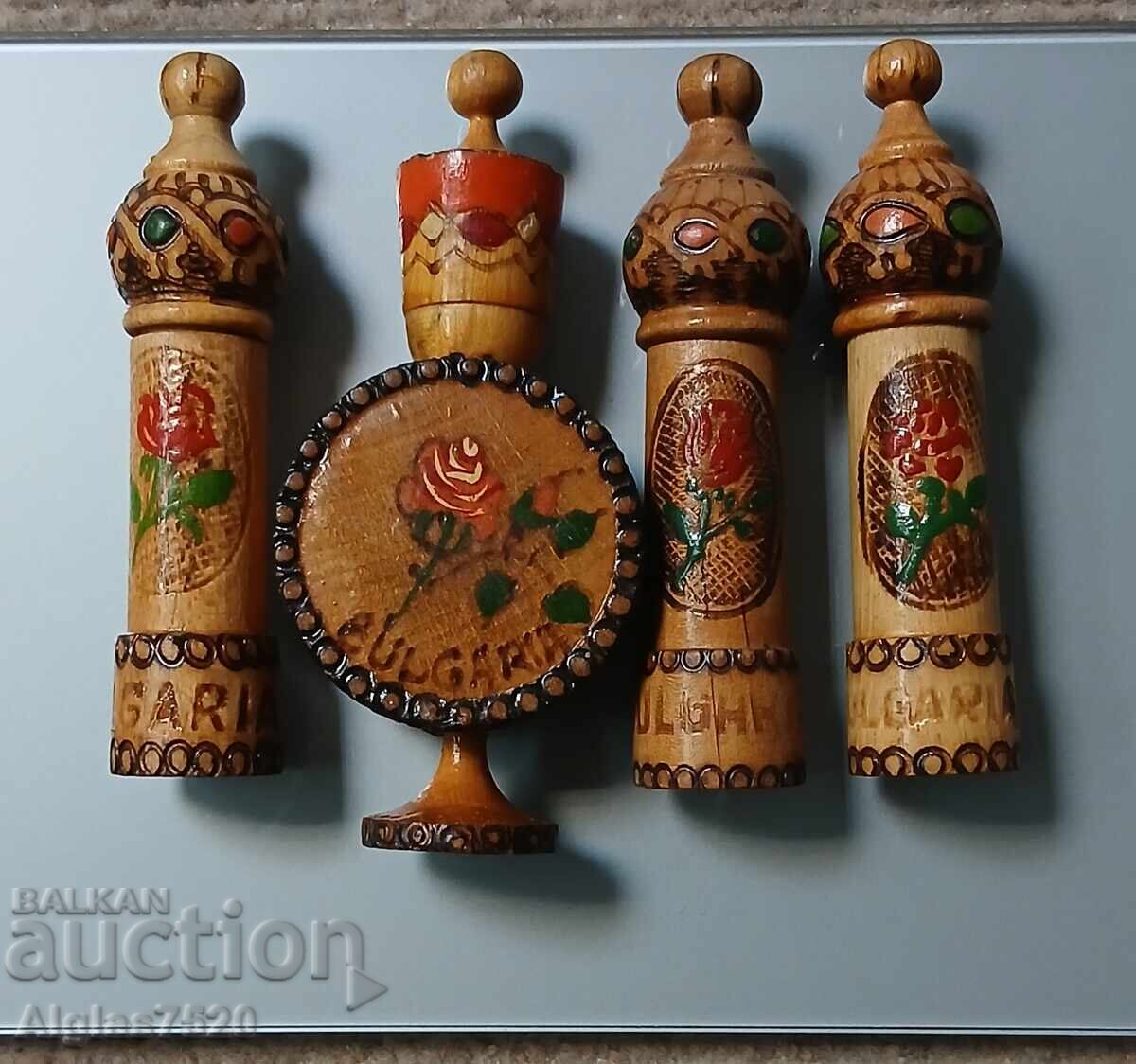4 τμχ. παλιά βουλγάρικα ξύλινα μπουκαλάκια με αρώματα