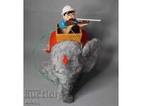 Παλιό Ιαπωνικό μεταλλικό παιχνίδι κυνηγός ελέφαντα