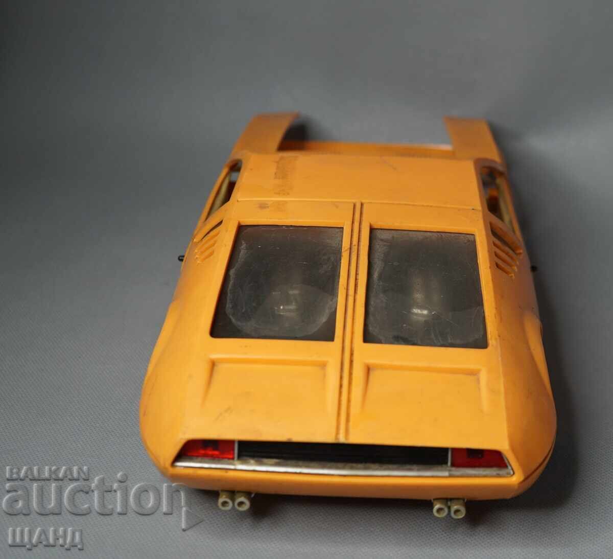 Доставка на De tomaso Стара пластмасова играчка модел спортна кола