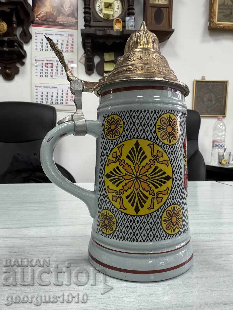 Cană de porțelan de colecție nr. 7688 cu preț 70.00 BGN | € 35.79 Cană de porțelan de colecție nr. 7688 cu preț 70.00 BGN | € 35.79