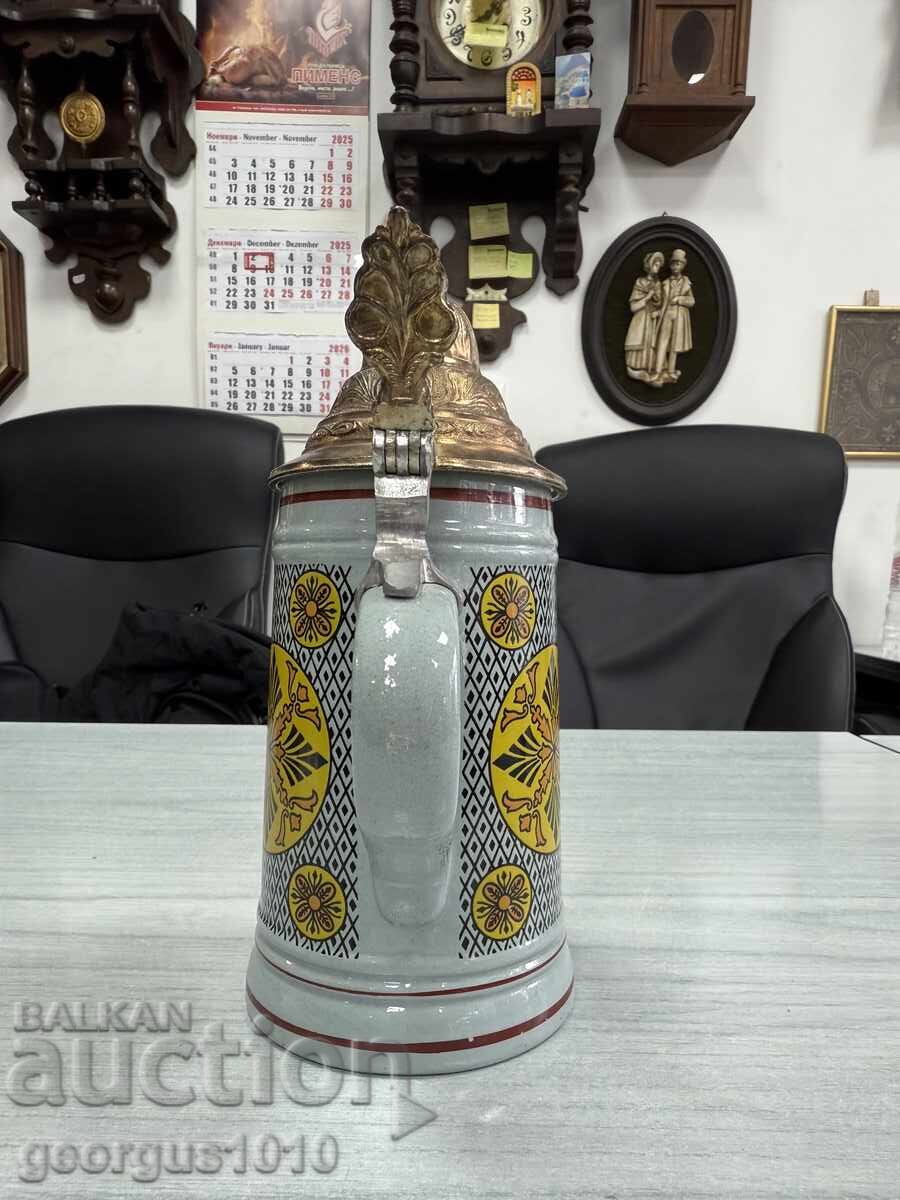 Licitație Cană de porțelan de colecție nr. 7688 Licitație Cană de porțelan de colecție nr. 7688