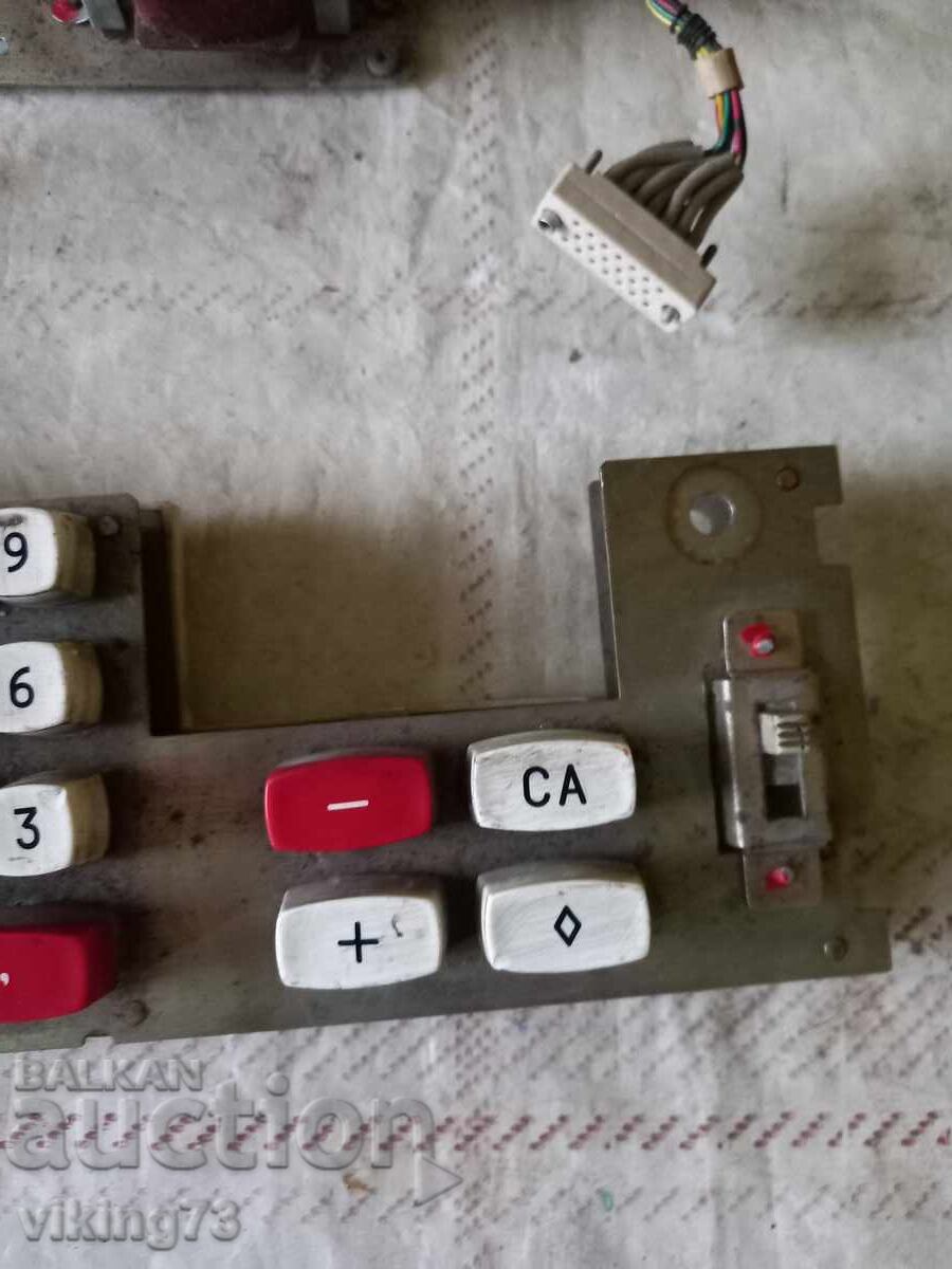 Аукцион Клавиатура плюс блок кондензатори ЕЛКА 22. Аукцион Клавиатура плюс блок кондензатори ЕЛКА 22.