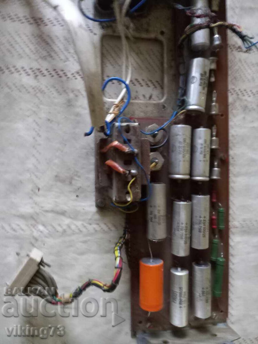 Доставка на Клавиатура плюс блок кондензатори ЕЛКА 22. Доставка на Клавиатура плюс блок кондензатори ЕЛКА 22.