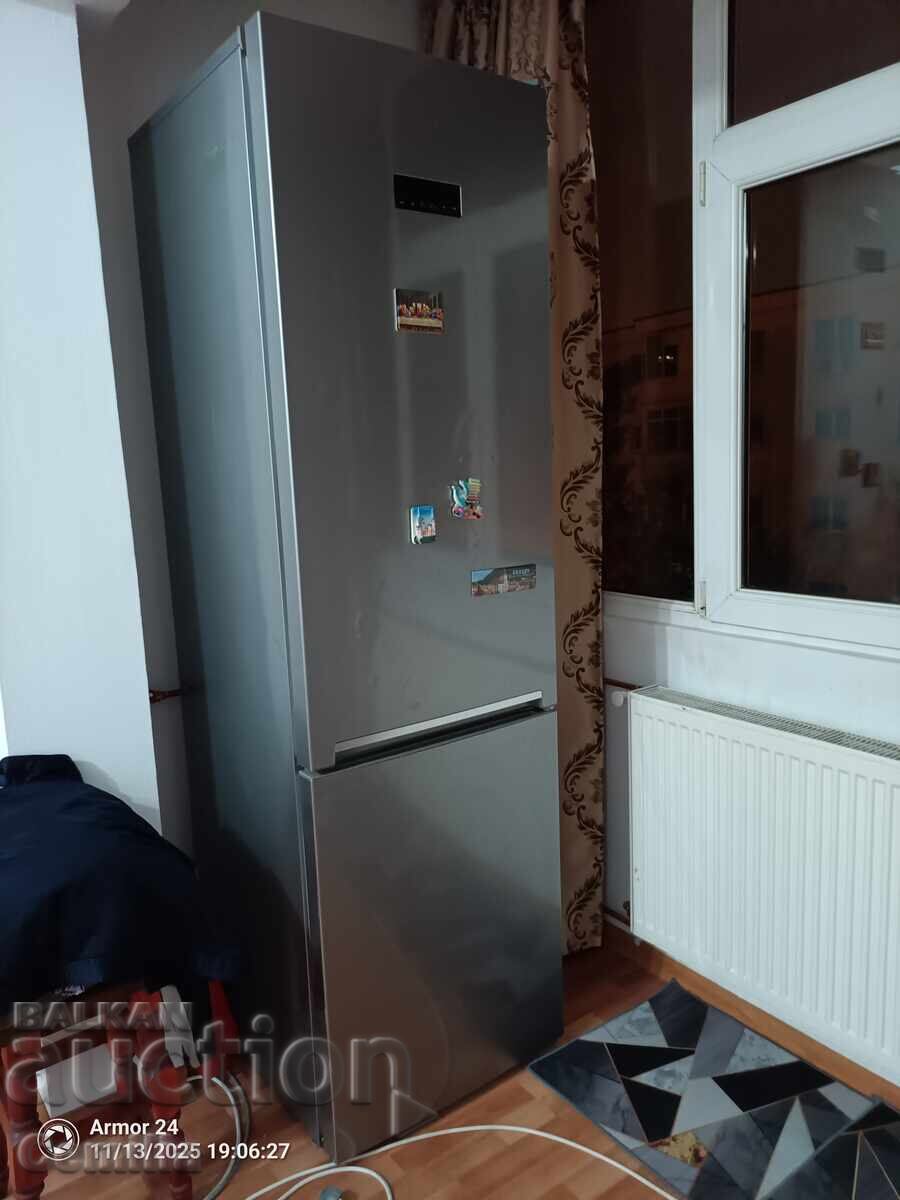 Аукцион Продавам употребяван хладилник с фризер Beko за 500 лева