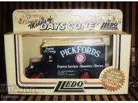 Ένα μεταλλικό καρότσι