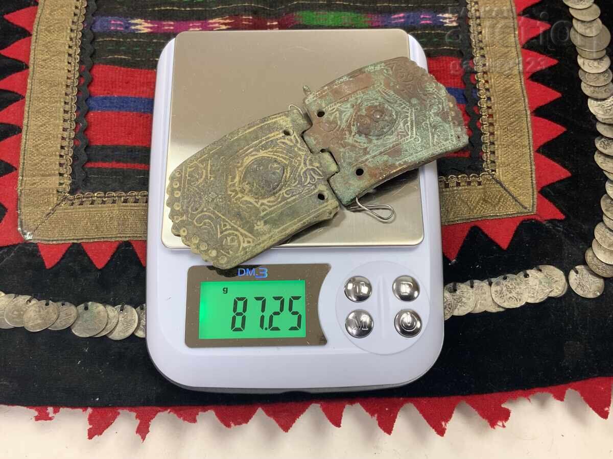 Pafte renascentiste din bronz turnat cu preț 0.01 BGN | € 0.01 Pafte renascentiste din bronz turnat cu preț 0.01 BGN | € 0.01